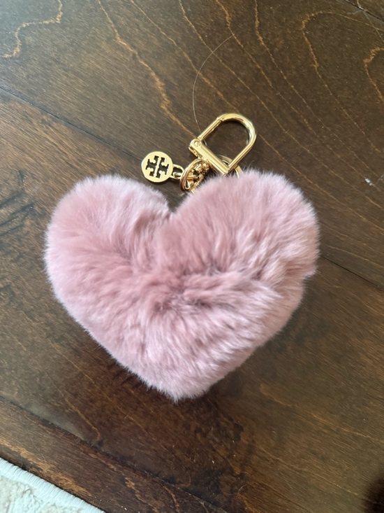 Tory Burch Accessories - Tory Burch Dusty Pink Faux Fur Heart Keyring with Gold Hardware